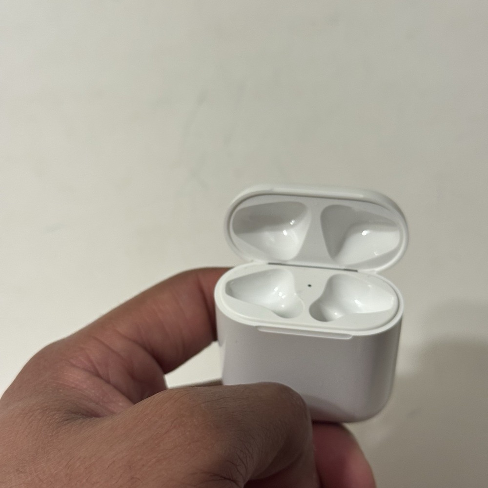 Genuine Apple AirPods Charging Case Only For Models: A1602 - Picture 4 of 4
